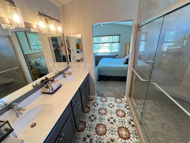 Building Photo - Wonderfully Updated 3 Bed 2.5 Bath Foothil...