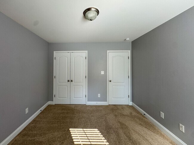 Building Photo - Stunning 4 Bed 2.5 Bath Home in Lexington Plantation