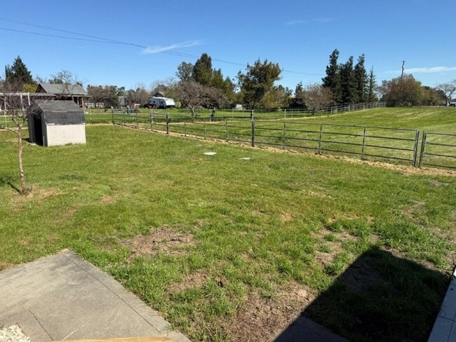 Building Photo - Unique 2 Bedroom Country Property Vacaville *Star Rentals