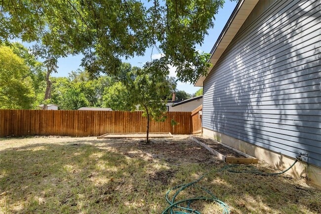 Building Photo - 9717 Hansford Dr