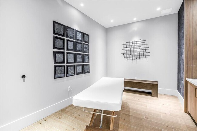 Building Photo - 275 1st Ave S