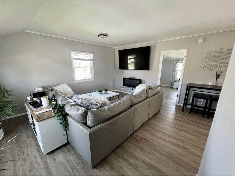 Building Photo - 3636 S 47th St