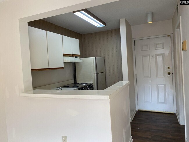 Building Photo - 1600 Park Cir