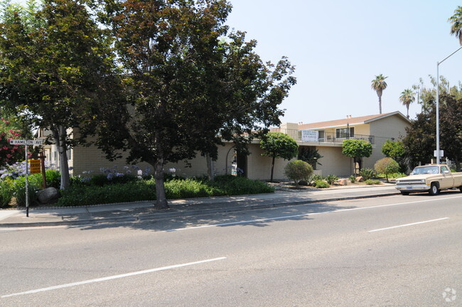 Building Photo - Golden Oaks Apartment