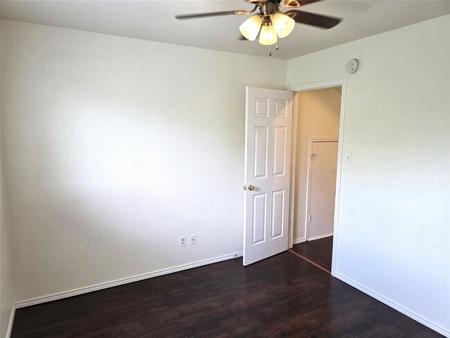 Building Photo - 1600 Hollow Tree Blvd