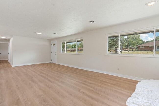 Building Photo - 4999 Packard Dr