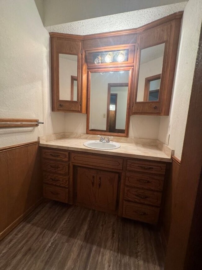 Building Photo - New paint, New flooring, New appliances in...