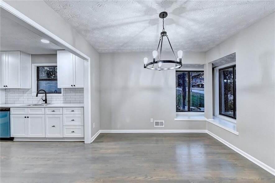Building Photo - 3372 Cottonwood Ln