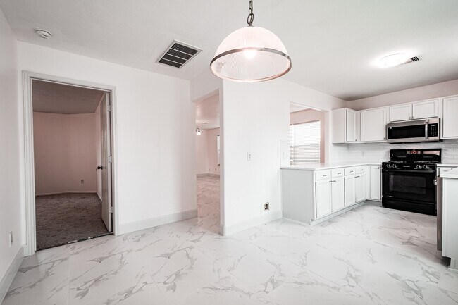 Building Photo - 4435 Crossvine Ave