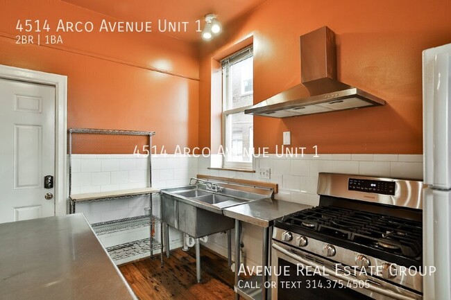 Building Photo - Charming 2-Bedroom Unit Near The Grove!