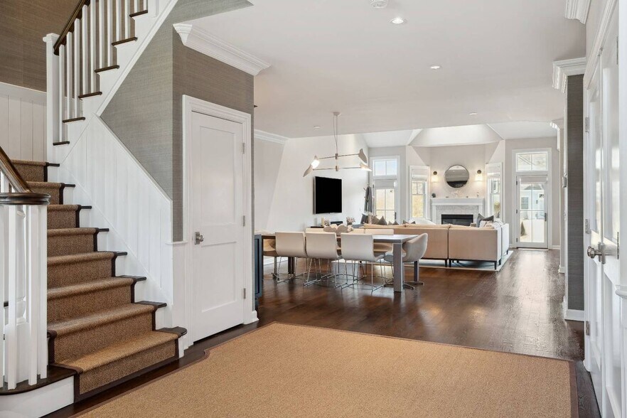 Building Photo - 1404 High Pond Ln