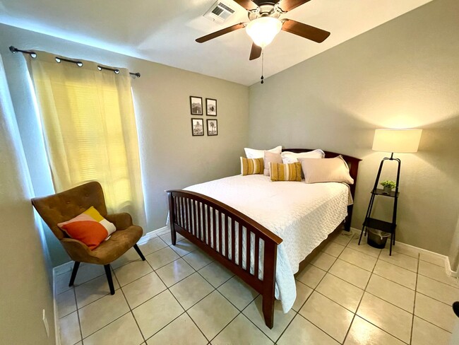 Building Photo - Luxurious Fully Furnished 3 Bedroom Home with Garage!