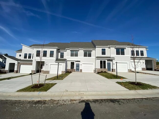 Building Photo - 12867 Deep Well Rd