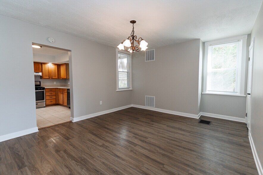 Building Photo - 223 E Pennview St