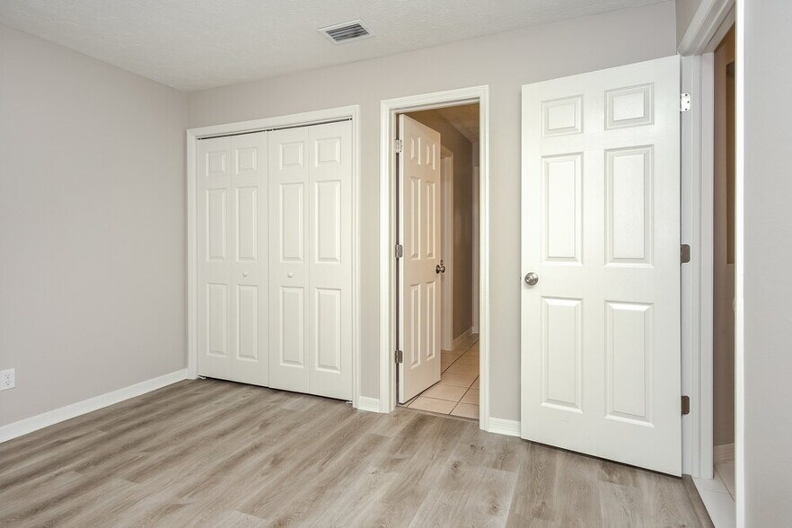 Building Photo - 2304 Golf Manor Blvd