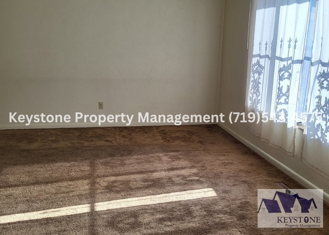 Building Photo - Pet Friendly! Sunset Park Rancher 3 Bedroo...