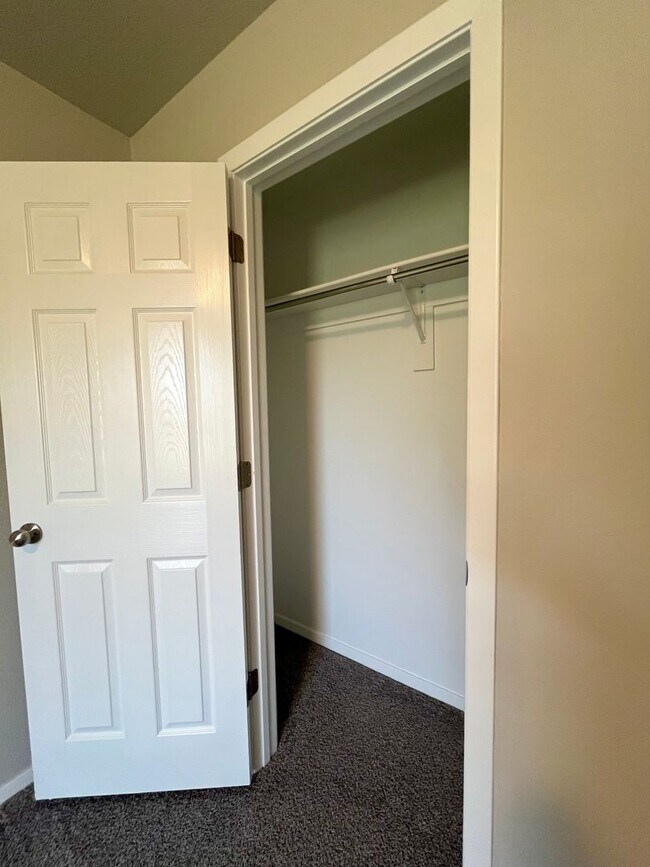 Building Photo - 1751 Forest Dr