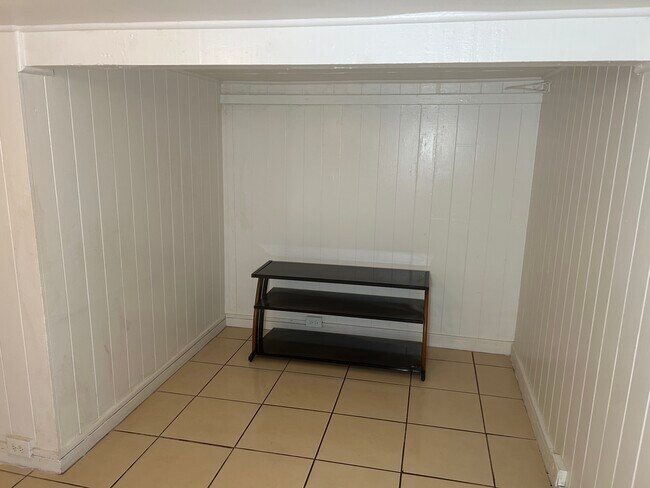 Building Photo - 1733 Hoe St