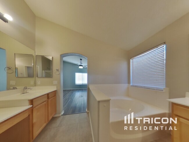 Building Photo - 46023 W Starlight Dr