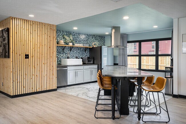 Building Photo - 5850 Devington Cir