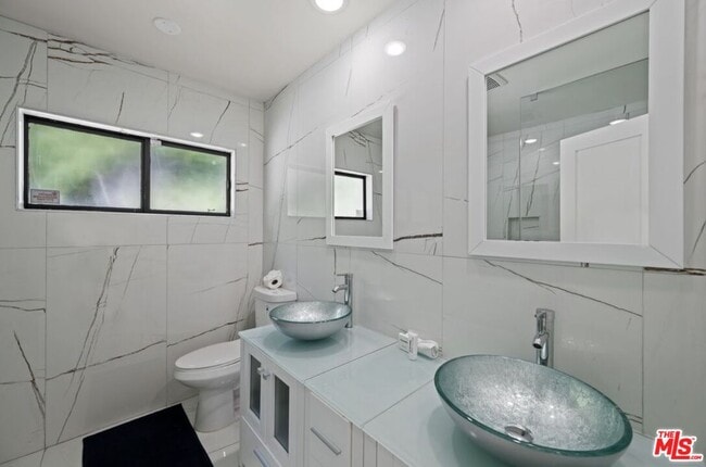 Building Photo - 2617 S Beverly Dr
