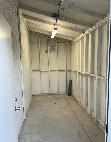 Building Photo - 1609 Denning Ave