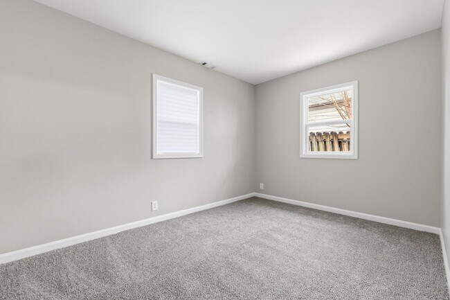 Building Photo - 1654 E Bradbury Ave