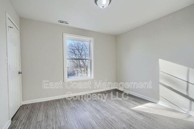 Building Photo - 4612 Schley Ave