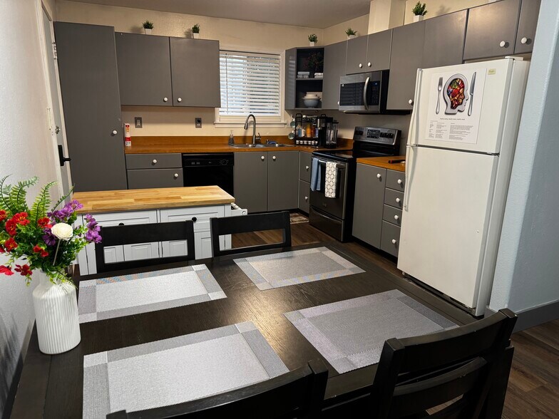 Building Photo - 2525 Azurite Ct