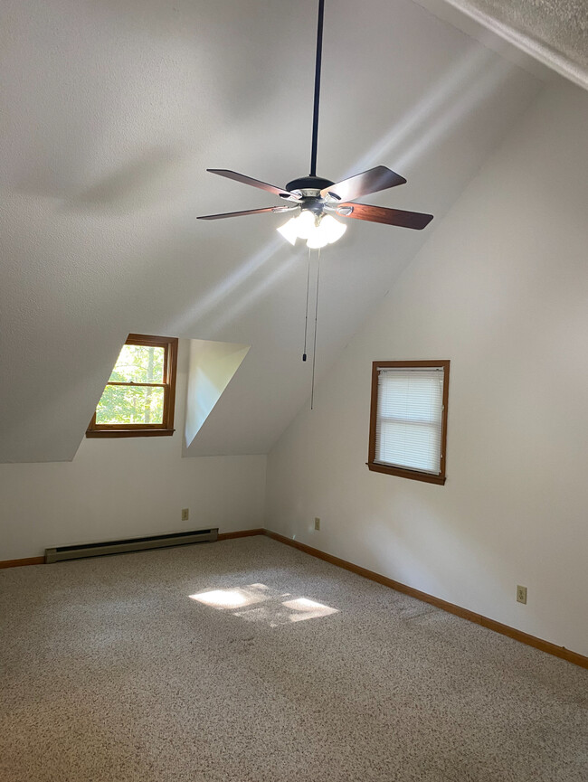 Spacious main bedroom (includes large closet) - 267 Whitewater Overlook