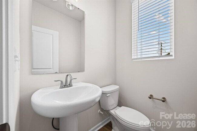 Building Photo - 5640 Kingspan Dr