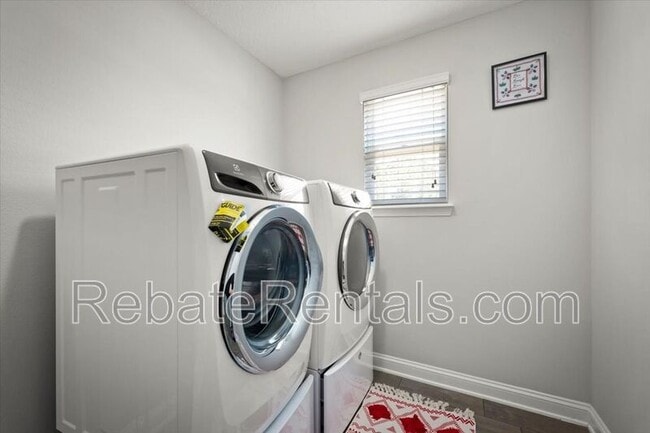 Building Photo - 3954 Coastal Cove Cir