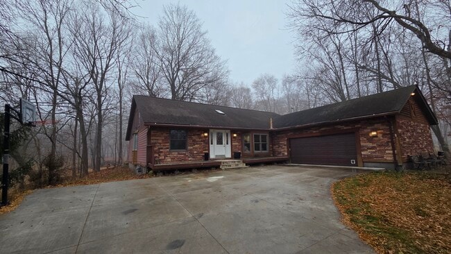 Building Photo - 9500 Fox Valley Dr