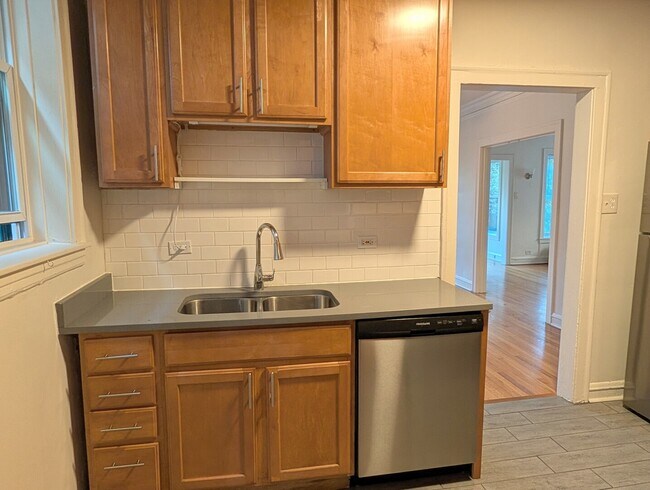 Building Photo - 920 Judson Ave