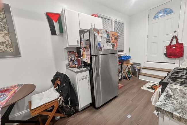 Building Photo - Newly Renovated 1 BR in Loyola on Lovely Quiet Block