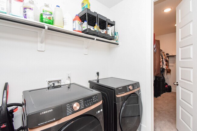 Building Photo - 823 Sarasota Shore Dr