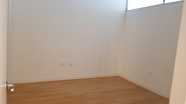 Building Photo - 235 W Van Buren St