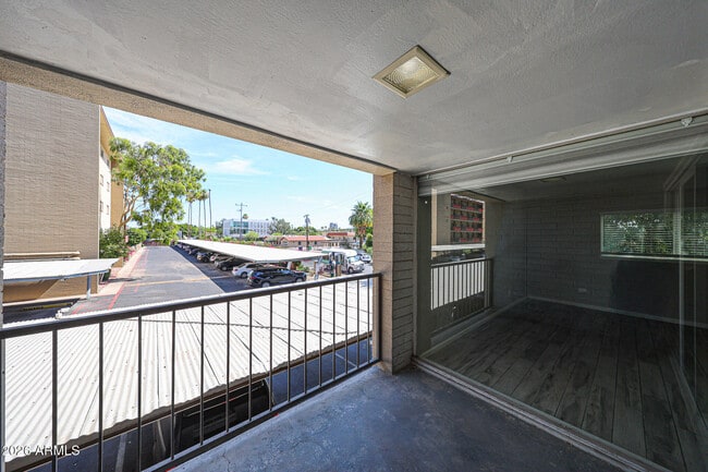 Building Photo - 351 E Thomas Rd