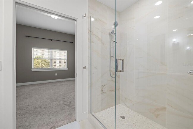 Building Photo - 1010 Central Ave N