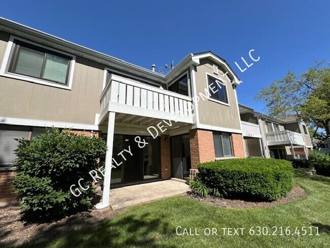 Building Photo - 403 Pinetree Ln