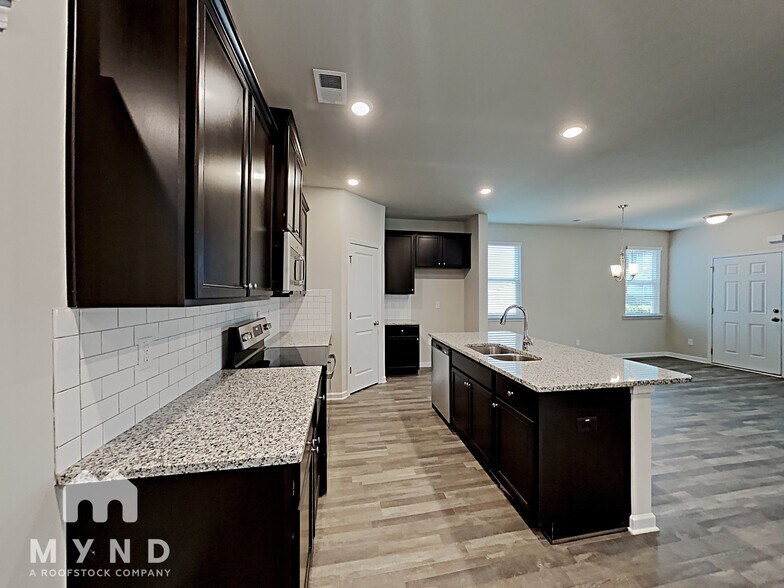 Building Photo - 1306 Sweetbriar Cir