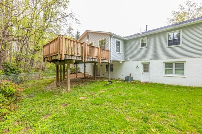 Building Photo - 3303 Spring Lake Ct