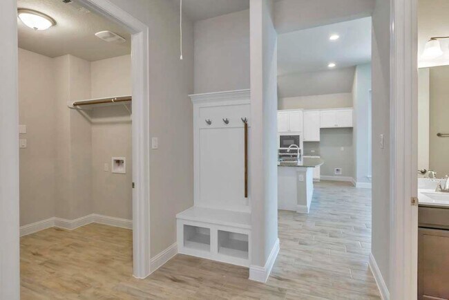 Building Photo - 2208 Bell Mare Vw