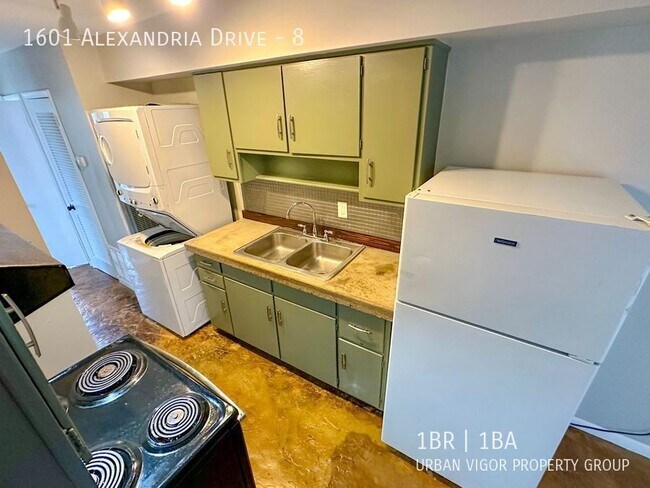 Building Photo - 1601 Alexandria Dr