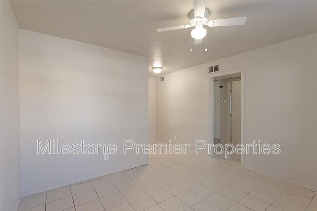 Building Photo - 816 S Crockett St