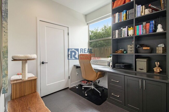 Building Photo - 2349 Decatur St