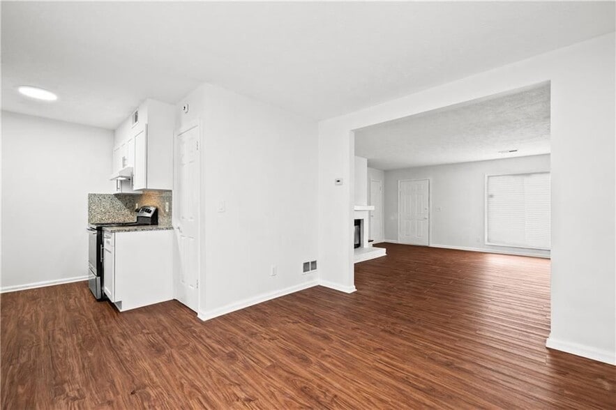 Building Photo - 151 Old Ferry Way