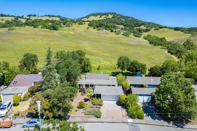 Building Photo - 81 Sotelo Way