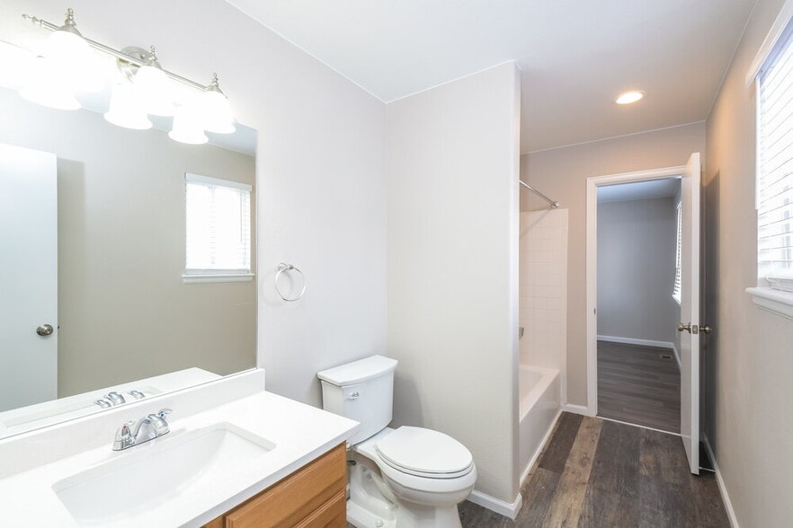 Building Photo - 4074 S Kirk Ct