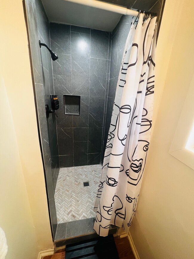 Building Photo - 9531 E Avenue T12